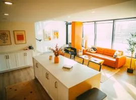 NEW Cozy Downtown Halifax Loft Free Parking