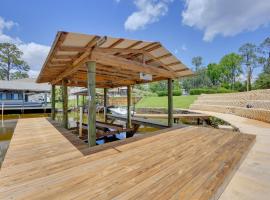 East Palatka Vacation Rental, Anglers Paradise，位于East Palatka的酒店