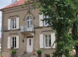 Maison de caractère avec jardin, terrasse et équipements pour grandes familles au Val-d'Ajol - FR-1-589-169，位于勒瓦德约尔的酒店