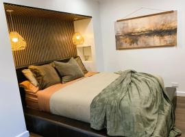 The Pool House Carrara，位于黄金海岸的酒店