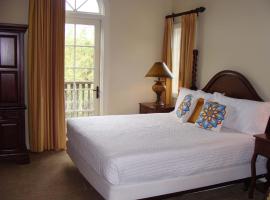 5319-S Cozy Retreat-balcony-grand pool & hot tub，位于圣奥古斯丁的酒店