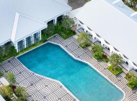 印度支那酒店，位于亚兰的带泳池的酒店