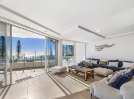 Oceans Apt 203- 5-Star Luxury Beachfront Escape，位于穆卢拉巴的酒店