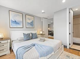 Luxury and Chic 2BR 2BA Apt Mins to NYC and Hoboken，位于泽西市的酒店