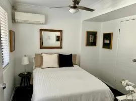 Swan Guest House - Room with Own Private Bathroom