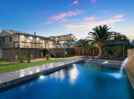 Lilies Poolside Villa，位于勒弗戴尔的酒店