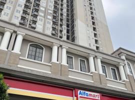 Apartement Podomoro Golf View By Ensroom，位于Tjikuda Tiga的酒店