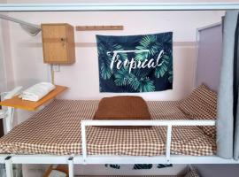 LushStay Private Dorm - Near Train Station - Free Water & Laundry，位于河内的酒店