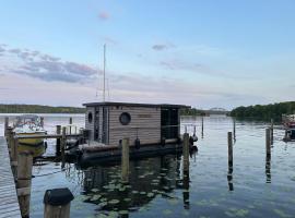 Hausboot Celina，位于哈弗尔河畔勃兰登堡的酒店