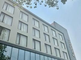 The LEGACY HOTEL JAMSHEDPUR，位于贾姆谢德布尔的酒店