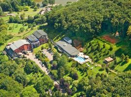 亚当奥拉克酒店，位于埃希特纳赫的带热水浴缸的酒店