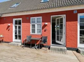 Holiday Apartment For 4 With Shared Pool