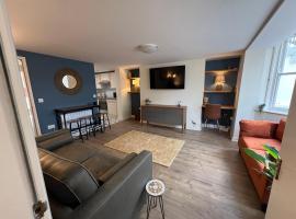 Stylish flat with parking, stones throw to the beach，位于法利的酒店