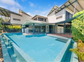 Reef Villa - A Sprawling Waterfront Oasis，位于达尔文的酒店