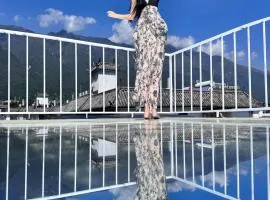 SIXI CANGSHAN MOUNTAINS GOLDEN SUNRISE MIRROR OF THE SKY SOUND SLEEP HOTEL DALI ANCIENT CITy