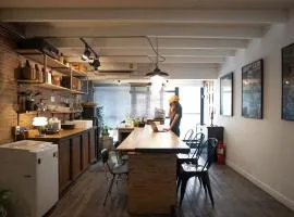 2BR House with Bathtub near Old City