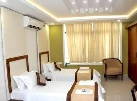 Royal Plaza Glitz Inn