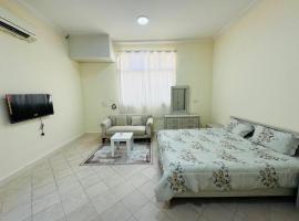 Private Room along with attach washroom and kitchen，位于阿布扎比的酒店