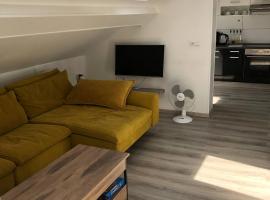 Appartement mansardé 2 chambres，位于Roth的酒店