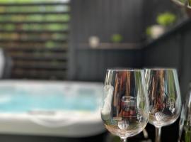 Bahnhofsoase - Wellness & Spa am Krufter Bahnhof，位于Kruft的酒店