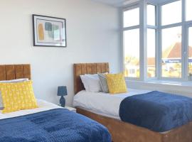 1 Bedroom Apartment - Flitwick - Contractor Friendly - Tourist Ready - Full Kitchen - WiFi - Smart TV - Sofa Bed - FREE Parking - Ideal for Short or Long Stays，位于弗特威克的酒店