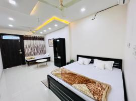 AP Suite - By AP Villa's and Resort's，位于乌贾因的酒店