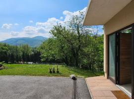 Apartments Dvor by the Krka river，位于Dvor的酒店