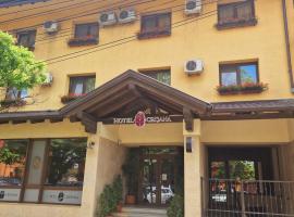 克瑞萨纳阿拉德酒店，位于阿拉德的酒店