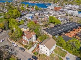 Coastal Victorian Home Walk to Downtown