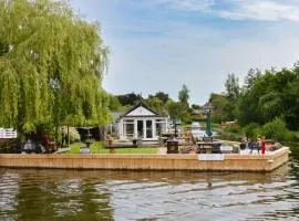 The Willows in the center of the village in Horning