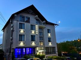 Hotel Paris，位于基希讷乌的酒店
