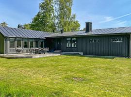 Nice Home In Halmstad With Wifi，位于哈尔姆斯塔德的酒店