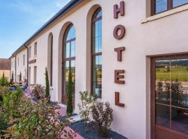 Hôtel Le Clos des Arts，位于热夫雷尚贝尔坦的酒店
