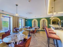 Hôtel Le Clos des Arts，位于热夫雷尚贝尔坦的酒店