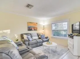 5 Mi to Beaches Seminole Retreat with Balcony
