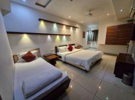 Hotel Kalinga Lake View，位于艾哈迈达巴德的酒店