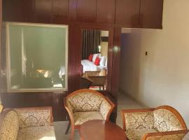 McLorrets Suites，位于阿奴古的酒店
