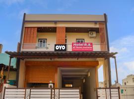 Hotel O R.S.，位于Dhantoli的酒店