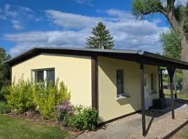 Idyllischer Bungalow am Wasser
