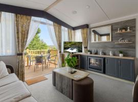 Lake View Escape - Fishing Lakes, Heated Outdoor Swimming Pool 500yrds on Sister Park , Pool Open April to September，位于Cheriton Bishop的木屋