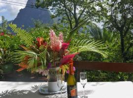 Treehouse Hideaway Villa I - Piton and Ocean Views，位于苏弗里耶尔的酒店