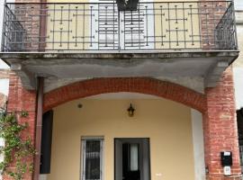 Appartamento LA CORTE，位于Vertemate的酒店