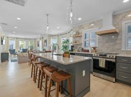 Downtown Salem Gem 3BR, Patio & Easy Parking，位于塞伦的酒店