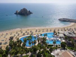 Sandy Beach Hotel & Resort，位于艾阿卡的酒店