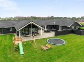 Beautiful Home In Grenaa With Sauna，位于格雷诺的酒店