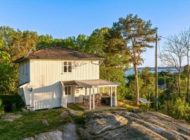Charming Summer House With Sea View On Tjøme，位于彻默岛的酒店