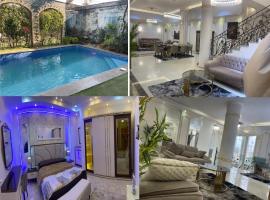 modern villa with coverable pool sheik zayed，位于Sheikh Zayed的酒店