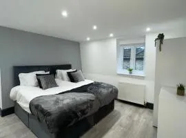 2 Bedroom Apartment - Abacus House - Huntingdon Town Centre - Contractor Friendly - Free Parking - Full Kitchen - Washer Dryer - Spacious - Ideal for Work Stays