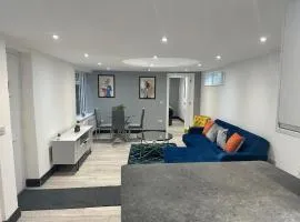 1 Bedroom Apartment - Abacus House - Huntingdon Town Centre - Contractor Friendly - Free Parking - Full Kitchen - Washer Dryer - Spacious - Ideal for Work Stays