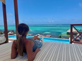 Sandbar Beachfront Hotel & Hostel Restaurant，位于圣佩德罗的酒店